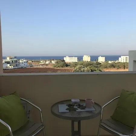 Apartament Protaras, Janas